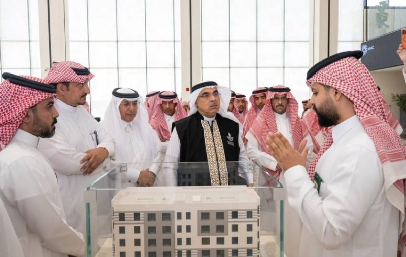 أمين الشرقية يفتتح المعرض السكني لمشاريع التملك وخيارات الإسكان بالمنطقة الشرقيه