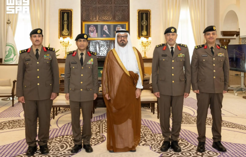 نائب أمير مكة يقلّد القحطاني والثمالي رتبتيهما الجديدة