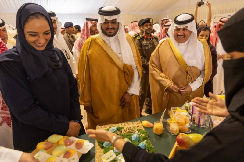 محافظ أملج يدشّن مهرجان المانجو دعمًا للمزارعين وتعزيزًا للتنمية الزراعية