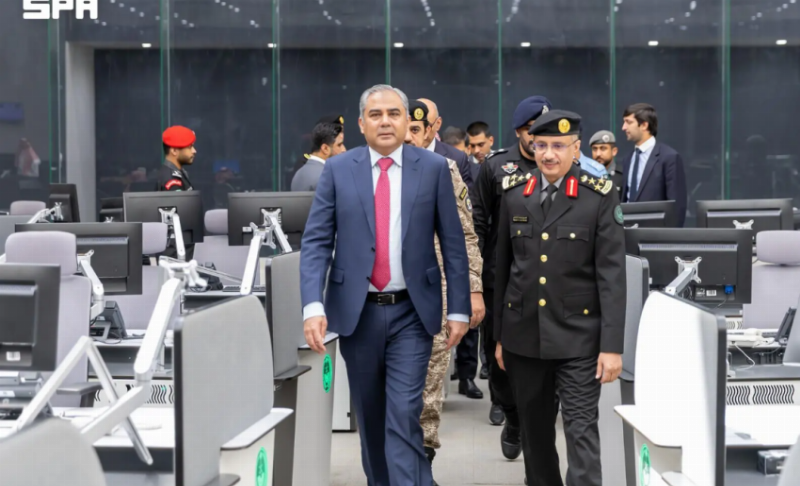 وزير الداخلية الباكستاني يزور مركز العمليات الأمنية الموحدة (911) بمنطقة الرياض
