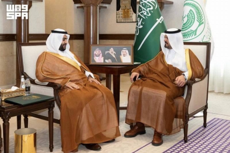 نائب أمير مكة يقدم تعازيه لذوي الشهيد عبدالله الزلفي