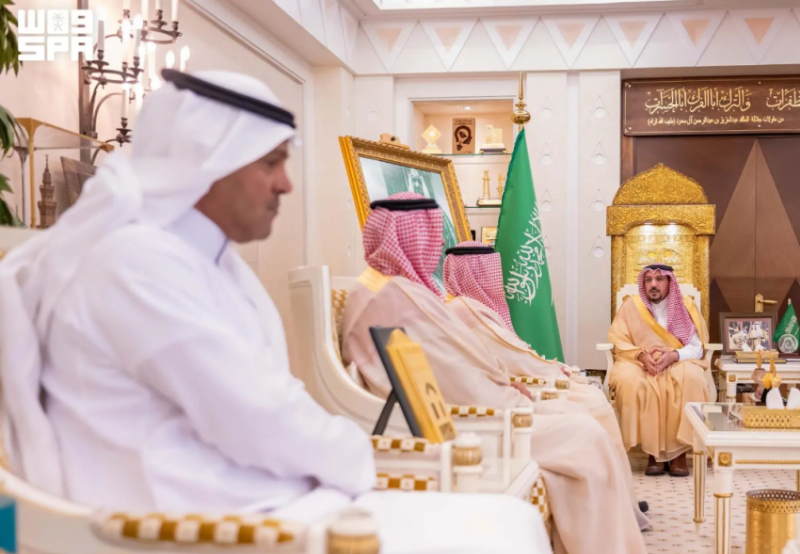 أمير القصيم يتسلّم التقرير السنوي لمركز الأطفال ذوي الإعاقة بالرس
