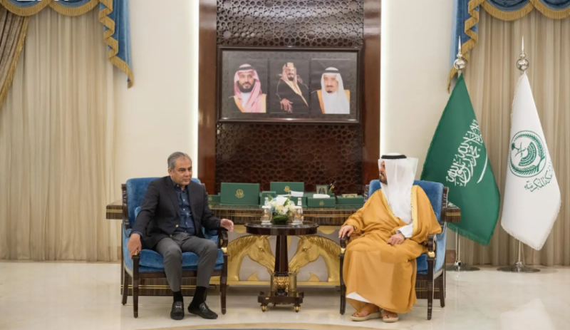 نائب أمير مكة يستقبل وزير الداخلية الباكستاني ويبارك توقيع مذكرة تفاهم لتطوير ملعب كريكت في مدينة جدة