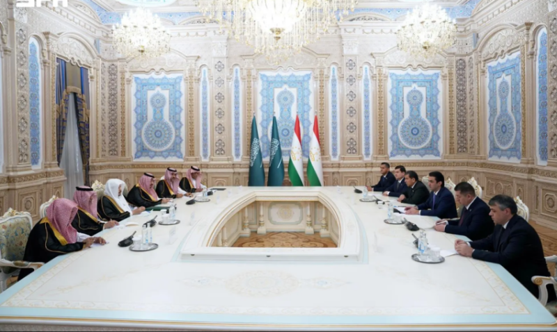 آل الشيخ ورئيس المجلس الوطني للمجلس الأعلى بجمهورية طاجيكستان يعقدان مباحثات رسمية بالعاصمة دوشنبيه