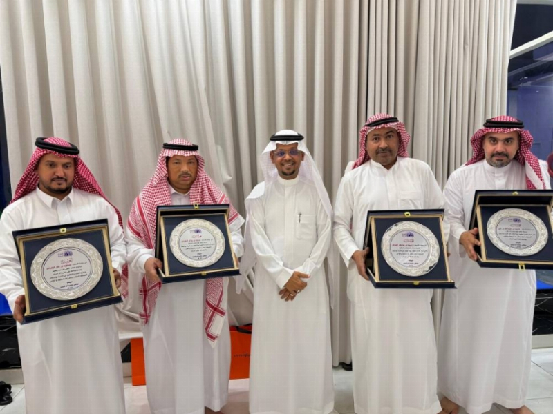 رئيس بلدية أم السلم يكرّم الموظفين المترقّين