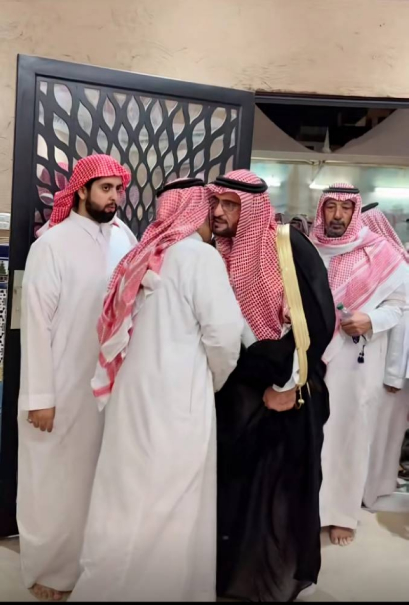 أشقاء من سلطنة عُمان ومسؤولين في عزاء فهيد السميري