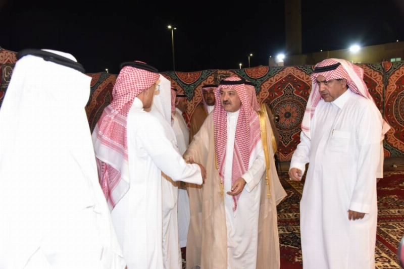مشعل بن ماجد والأمراء يواسون أسرة الحسون بوفاة فقيدهم