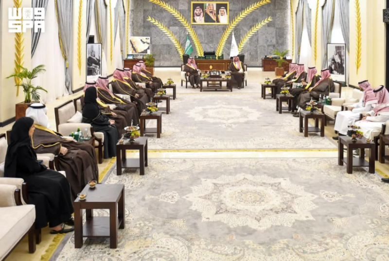 محافظ الطائف يستقبل وزير السياحة ويشهد توقيع مذكرة لإنشاء وجهة تجارية وترفيهية بالمحافظة