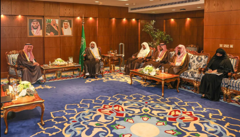 آل الشيخ والسلطان يبحثان عمارة المساجد وتشييدها وتعزيز الهوية الحضارية لها