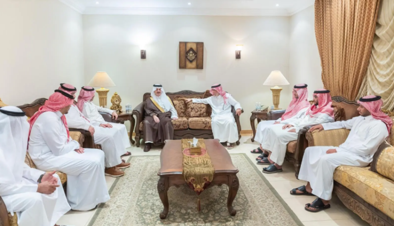 أمير المنطقة الشرقية يقدم التعازي لأسرة الرتوعي