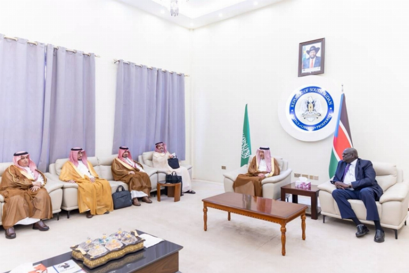 الخريجي ونائب وزير خارجية جنوب السودان يبحثان المواضيع ذات الاهتمام المشترك