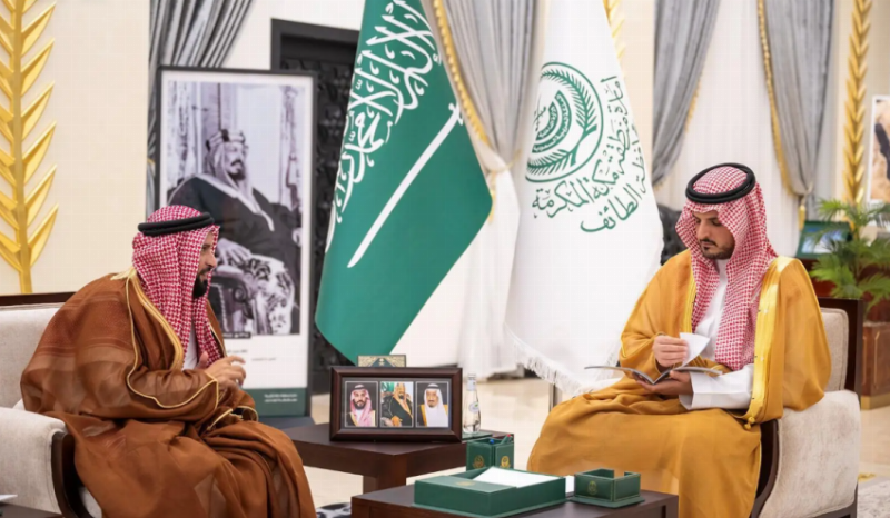محافظ الطائف يطّلع على أعمال حاضنة الجمعيات لتنمية القطاع غير الربحي