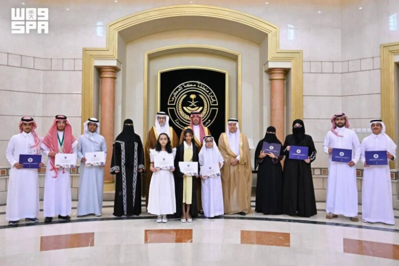 محافظ جدة يكرم الفائزين في جائزتي المواطنة المسؤولة و«صيتاثون»