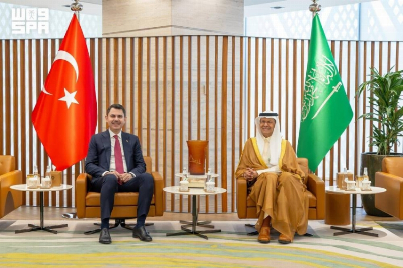 وزير الطاقة يجتمع مع وزير البيئة والتخطيط العمراني والتغير المناخي في تركيا ورئيس مؤتمر الأطراف الحادي والثلاثين (COP31)