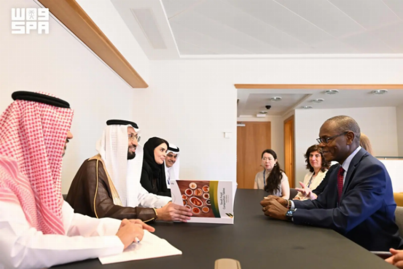 الرئيس التنفيذي لـ “الغذاء والدواء” يلتقي رئيس هيئة الدستور الغذائي