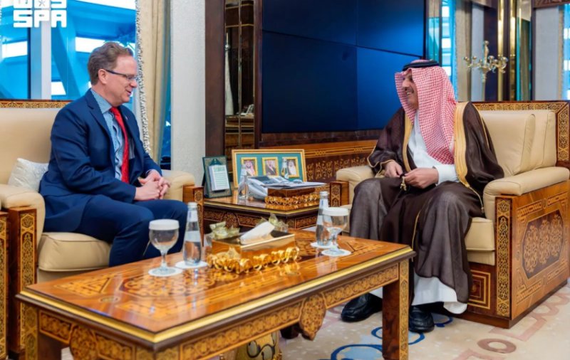 نائب وزير الداخلية المُكلف وسفير كندا يناقشان عدداً من الموضوعات ذات الاهتمام المشترك
