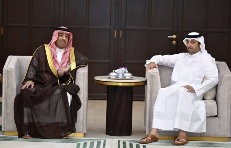 نيابةً عن وزير الخارجية.. وكيل الوزارة يقدم واجب العزاء في وفاة الشيخ حمد بن خليفة آل ثاني