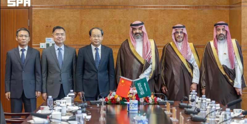 وزير الاتصالات يجتمع في الصين مع قيادات حكومية وكبرى الشركات التقنية لتعزيز الشراكات بالذكاء الاصطناعي والفضاء
