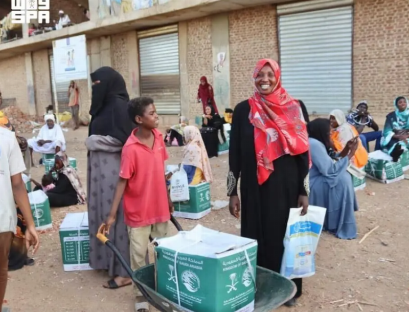 “سلمان للإغاثة” يوزع 849 سلة غذائية في السودان