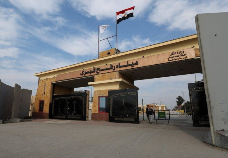 معبر رفح البري يستقبل دفعة جديدة من العائدين الفلسطينيين لقطاع غزة