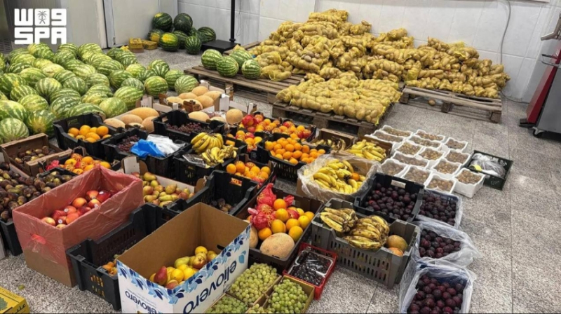 أمانة عسير تصادر نحو 3 أطنان من الفواكه والخضار مجهولة المصدر