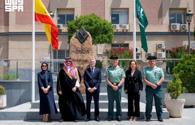 وزير الداخلية يزور المقر الرئيس للحرس المدني الإسباني