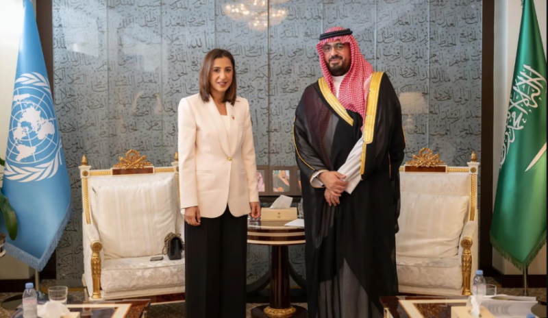 وزير الاقتصاد يجتمع مع وزيرة التنمية المستدامة في مملكة البحرين