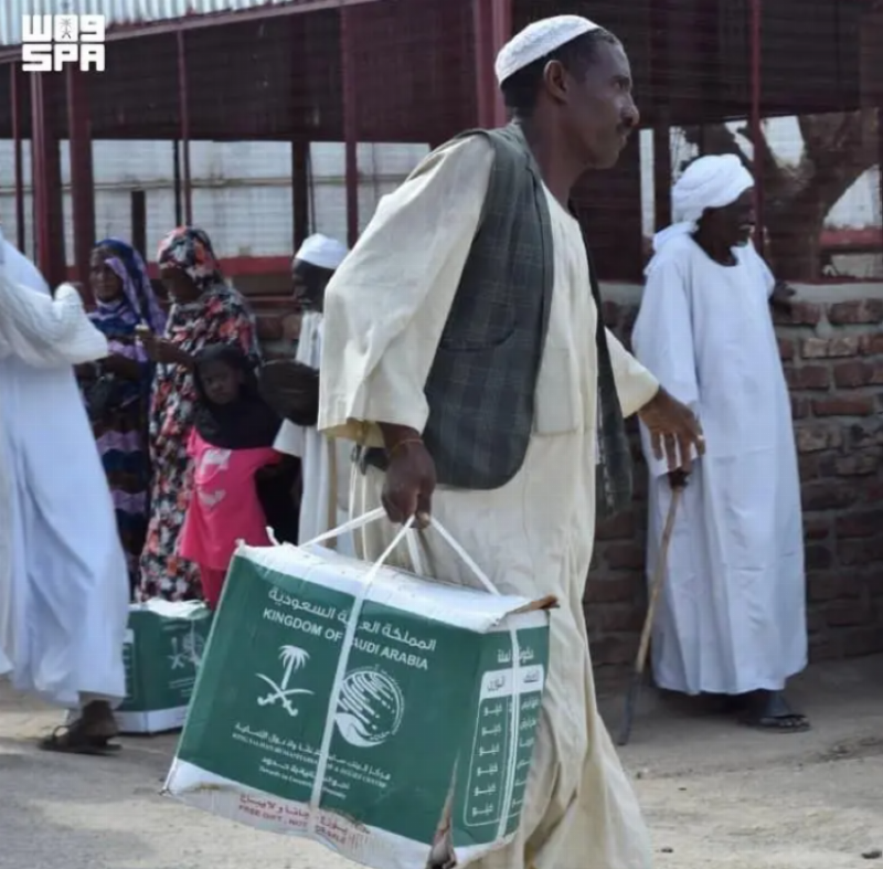مركز الملك سلمان يوزع 1,551 سلة غذائية في السودان