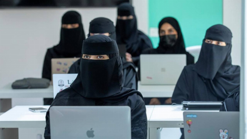 نصف مليون مواطن يدخلون سوق العمل في 2025
