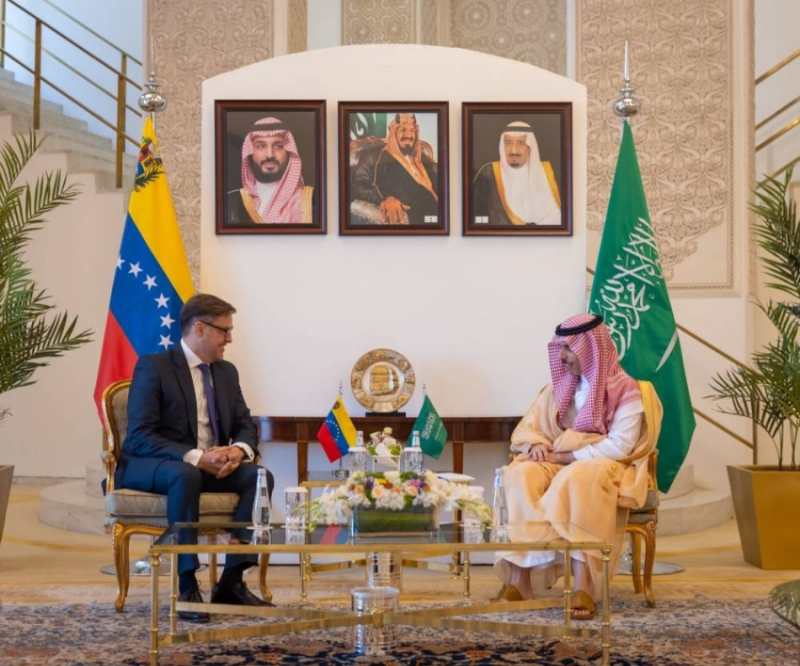 وزير الخارجية يستقبل نظيره الفنزويلي ويناقشان مستجدات الأوضاع الإقليمية
