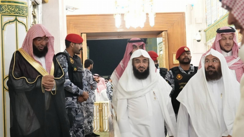 رئيس “الشؤون الدينية” يزور الروضة الشريفة ويؤكد أهمية الالتزام بآداب الزيارة