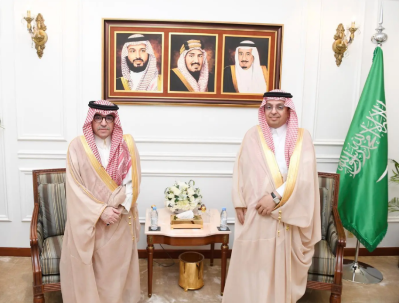 “مدير فرع الخارجية” ورئيس المنظمة العربية للسياحة يستعرضان الموضوعات ذات الاهتمام المشترك