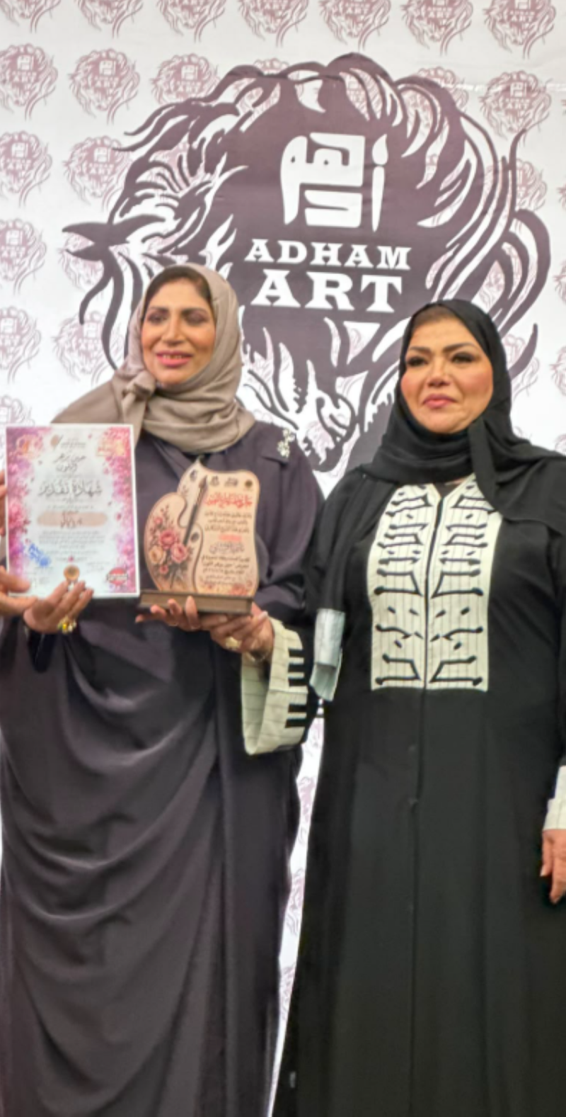 30 فنانًا وفنانة في معرض “حين يزهر اللون” بجدة