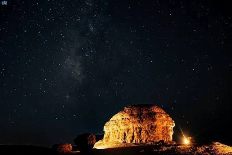 “مثلث الصيف” يزين سماء الحدود الشمالية