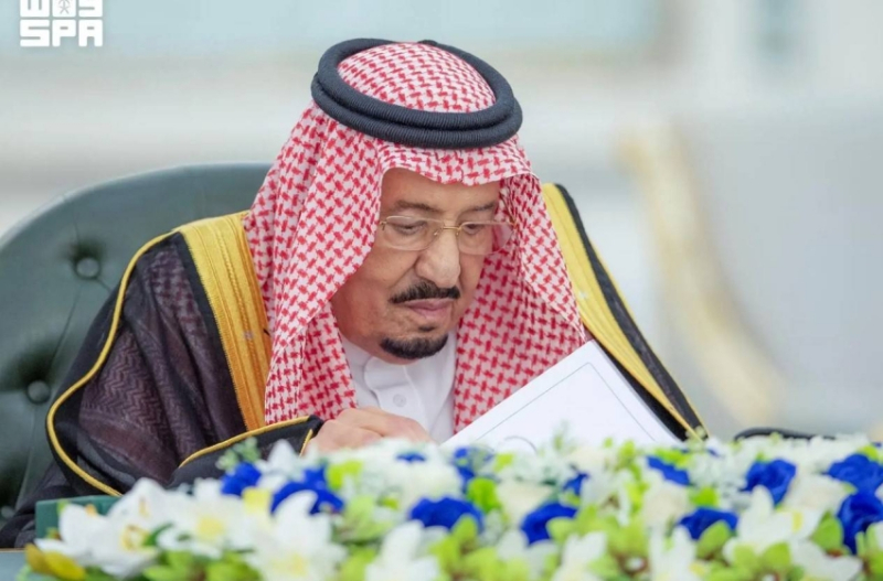 خادم الحرمين الشريفين يرأس جلسة مجلس الوزراء في جدة