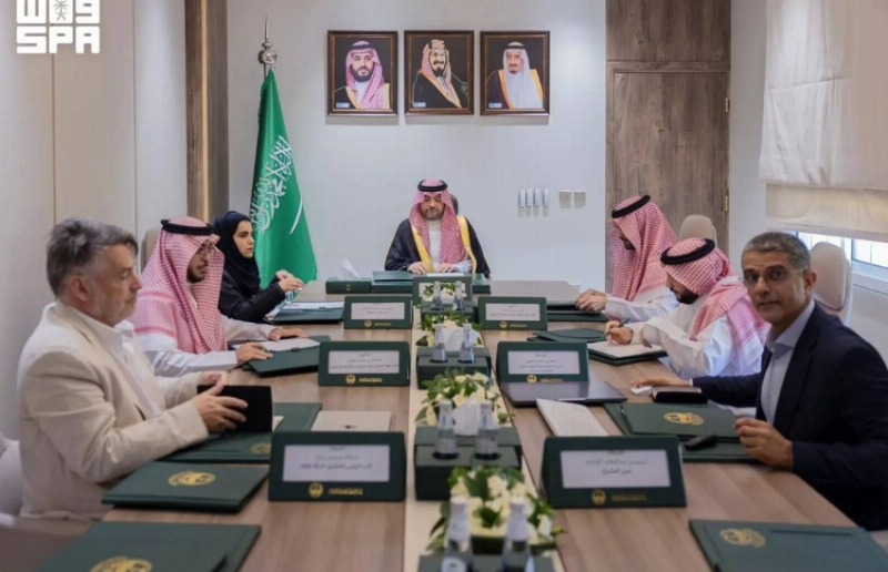 أمير الحدود الشمالية يرأس اجتماع مشروع متحف قصر الإمارة
