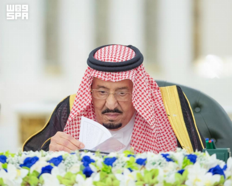 خادم الحرمين الشريفين يرأس جلسة مجلس الوزراء في جدة