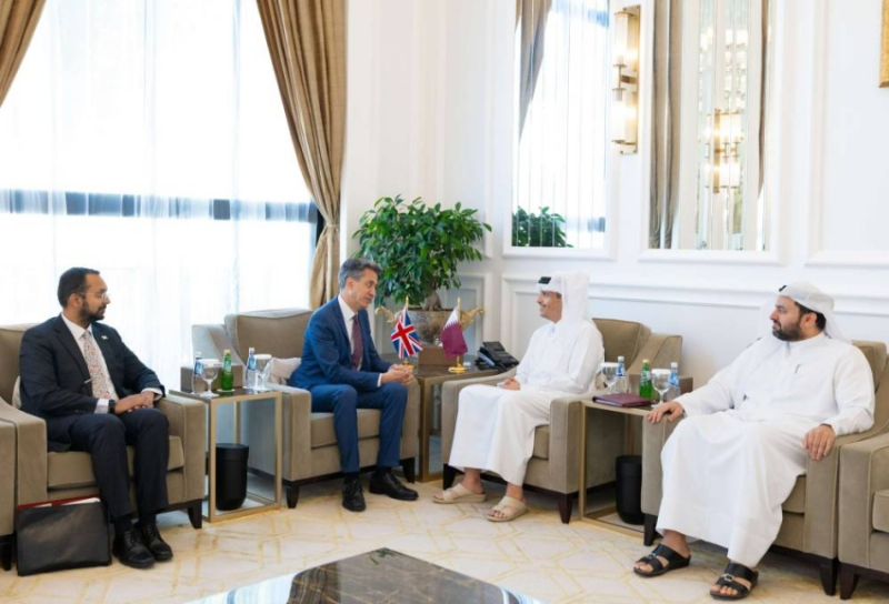 وزير خارجية قطر ونظيره البريطاني يناقشان المستجدات الإقليمية