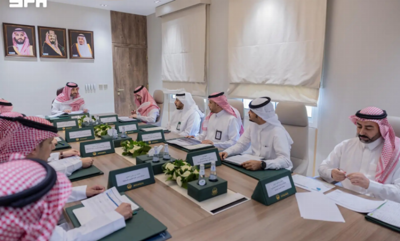 نائب أمير الحدود الشمالية يرأس اجتماع لجنة متابعة تنفيذ المشروعات بالمنطقة