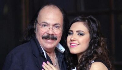 إيمي طلعت زكريا تكشف سعادتها بصورة لوالدها الراحل في أحد الكافيهات