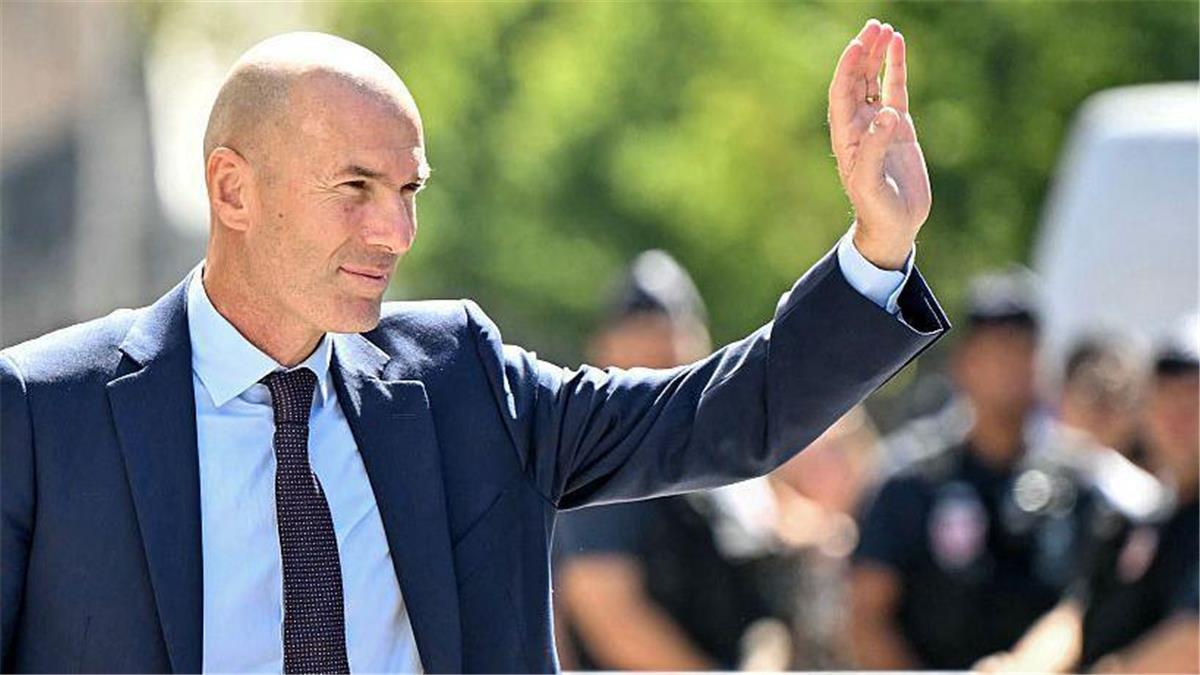 حدث استثنائي لمنتخب فرنسا قبل أولى مبارياته مع زيدان
