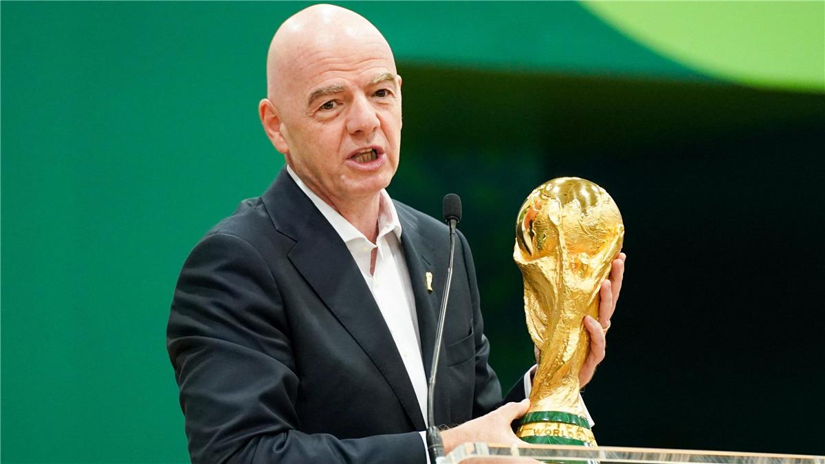التليجراف: يويفا يضع إنفانتينو أمام خيارين صعبين