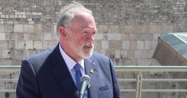 هاكابي يحذر مستوطنين من سرقة أملاك فلسطينيين أمريكيين فى الضفة الغربية
