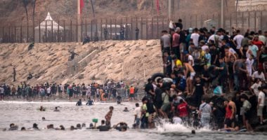 السلطات المغربية تتصدى لمحاولة 300 مهاجر العبور إلى سبتة