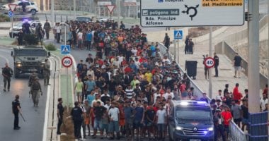 المغرب يوقف مئات المهاجرين الغير نظاميين قرب المعبر الحدودى مع إسبانيا