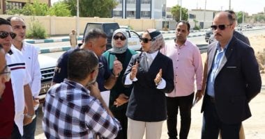 محافظ الوادي الجديد تتابع مشروع إنشاء موقف سيارات الأقاليم بالخارجة