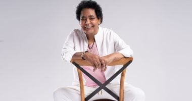 الكينج محمد منير يفاجئ جمهوره بكليب “يسألوا عنك”