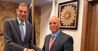 سفير العراق بالقاهرة يشكر إدارة الوافدين بوزارة التعليم العالى