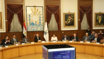 محافظ القاهرة يرأس اجتماعا لبحث تفعيل منظومة إصدار تراخيص المحال