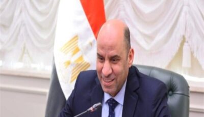 وزير العمل يعلن عن 1355 فرصة عمل جديدة في 7 محافظات